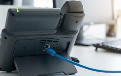 Hoe werkt voeding via PoE bij VoIP toestellen?